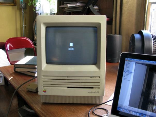 Macintosh SE from 1980's